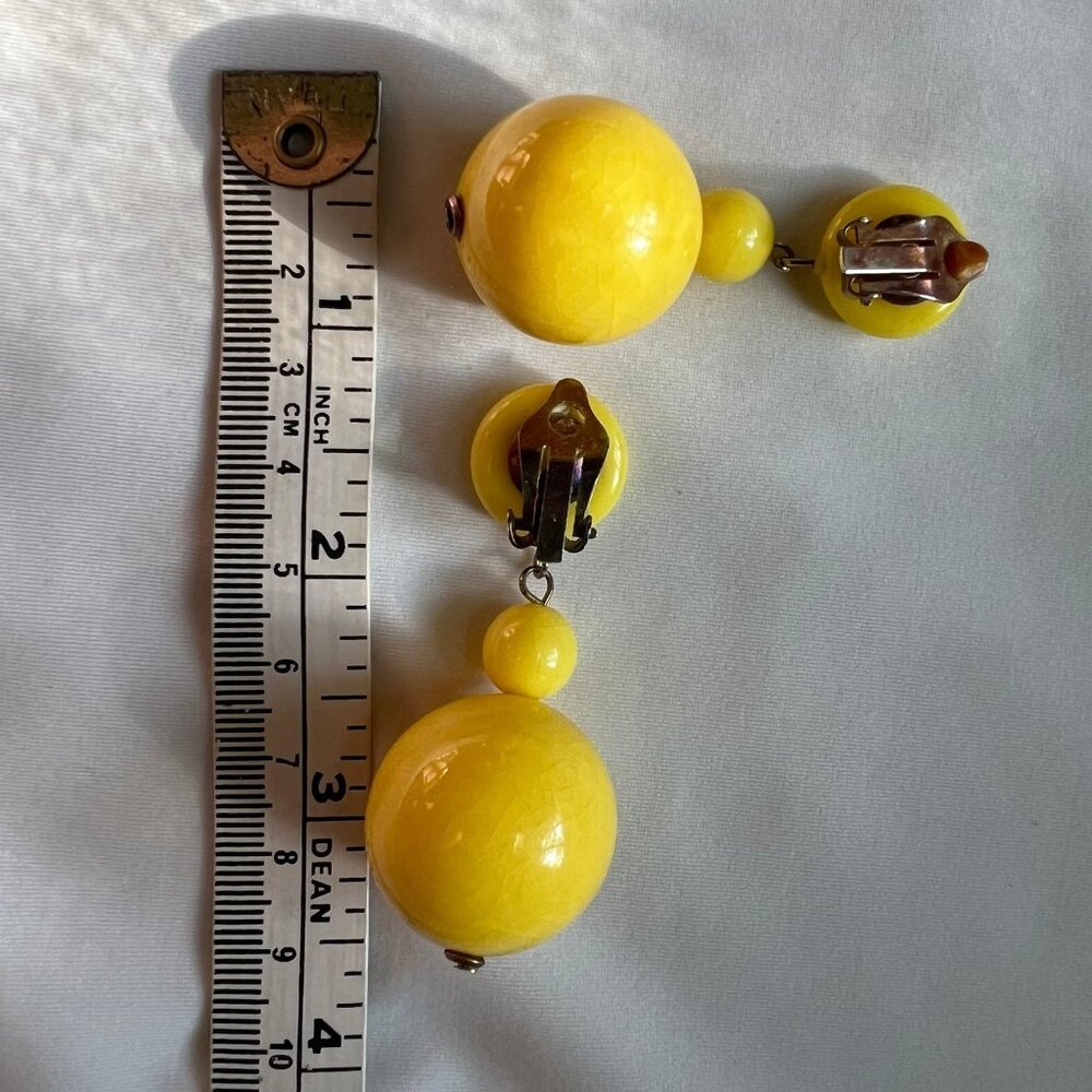 Chunky MCM Lemon Yellow Lucite Dangle Costume Fashion Estate Clip On Earrings - Picture 8 of 9